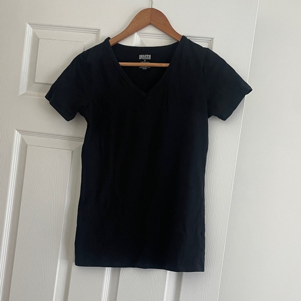 Duluth Trading Co Black V-Neck Short Sleeve Tee